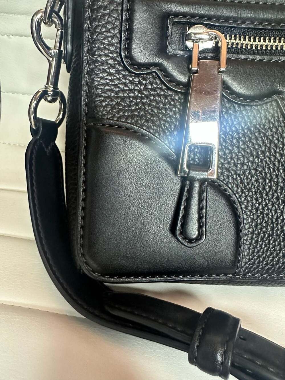 Marc Jacobs Fleur Haze Scalloped Black Pebbled Leather Crossbody Bag - Picture 3 of 16